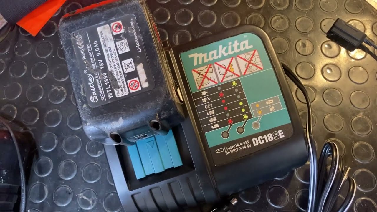 Зарядно устройство за кола, за Li-ion батерии 14.4 V/18V LXT, Makita DC18SE (194621-9)