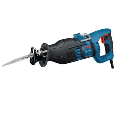 Bosch GSA 1300 PCE в действие, рязане на дърво,