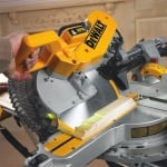Настолен циркуляр с герунг и изтегляне DeWALT DWS780, 1675W, ф305
